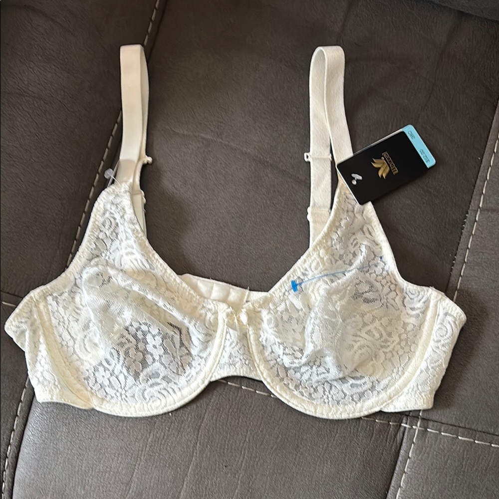 Wacoal Halo Lave Convertible Bra 38C
Elegant Lace Underwire Bra - Cream